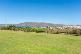 Beachfront, lagoon view, BBQ overlooking lagoon - 0
