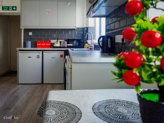 Wood Hus Lodge Cosy Large Family Room 4 - Stoke on Trent - 9