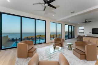 4000SF Waterfront Home, With Pool, Sleeps 20 - Port Isabel - 8