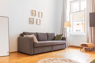 Charming 2BR Apt, Ideal for Long-Term Near Rennweg - Wenen - 2