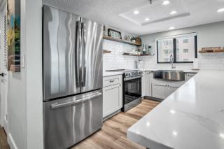 Direct oceanfront with stunning corner views and pool access! - New Smyrna Beach - 6