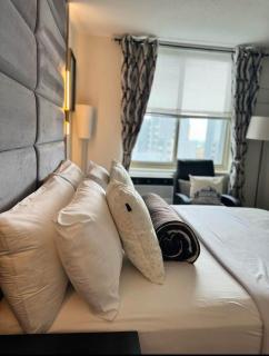 NEW Chic & Cozy 1BD Apartment Near East River, Minutes from Central Park - New York - 5