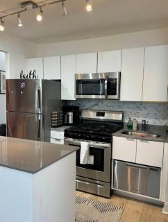 NEW Chic & Cozy 1BD Apartment Near East River, Minutes from Central Park - New York - 3