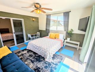 Entire Upstairs with 4 Bedrooms, 2 Baths and private entrance - San Diego - 9