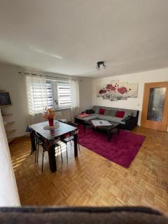 Super Monteurwohnung mit Balkon und Parkplatz, bei Bayreuth ruhig, 4 Betten Wifi, Küche - 9