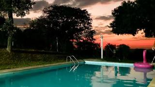 Chalé Confortável e Completo com piscina - 9