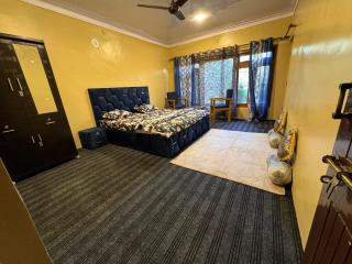 Maqsoom Villa I Entire Villa Near Srinagar Airport and Dal Lake I 4 BR - Srinagar - 8