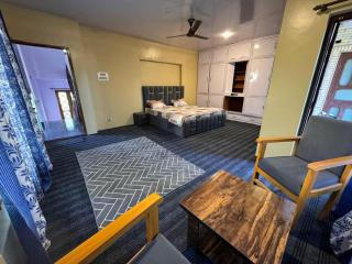 Maqsoom Villa I Entire Villa Near Srinagar Airport and Dal Lake I 4 BR - Srinagar - 9