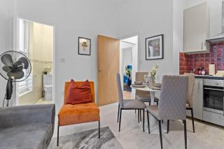 Affordable Studio, 1, 2 and 3 Bed Apartments in E14 - Londra - 4