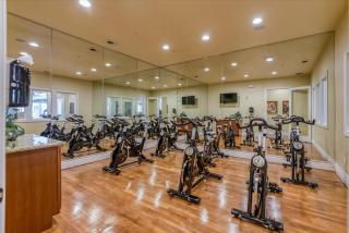 New Cozy & Stylish 1BR with Heated Pool Relaxing Spa & Sauna - Reno - 2