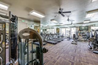 New Upscale 1BR Stay with Mini Golf Sauna & Heated Pool - Reno - 4