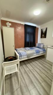 Acton Guest House - Londra - 6