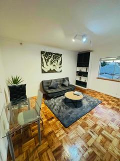 Artistic elegance apartment with Mountain Views - Heathfield - 0