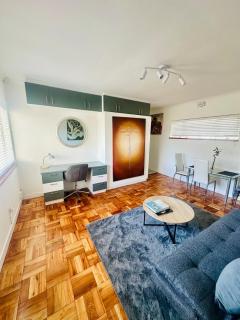 Artistic elegance apartment with Mountain Views - Heathfield - 6