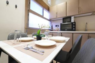Stylish 2 Bedroom Apartment and Sitting Room Jacuzzi available - Riade - 2