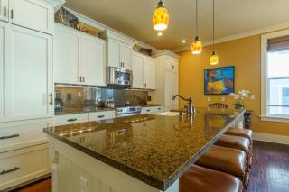 Easy Walk To Beach Spacious Patio Shared Pool - 4