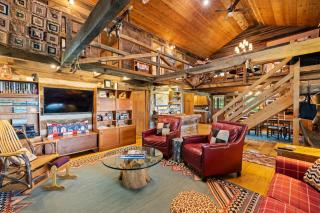 Logs Of Luxury Cabin - 1