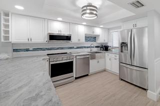 Stunning beachfront view and large balcony with pool access - New Smyrna Beach - 7