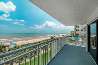 Stunning beachfront view and large balcony with pool access - New Smyrna Beach - 8