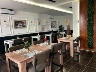 Ranzol Hotel and Guest House - 8