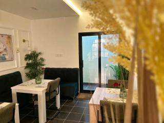 Ranzol Hotel and Guest House - 1