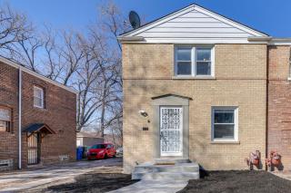 2 Mi to Calumet Park and Beach Windy City Escape! - 8
