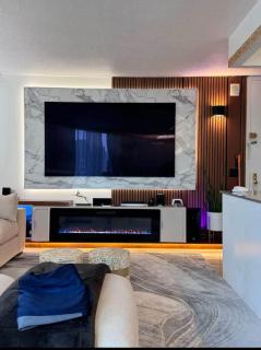 NEW Modern 2BR w Fireplace & Fitness Lounge, Live Comfortably in East Harlem - Nova Iorque - 7