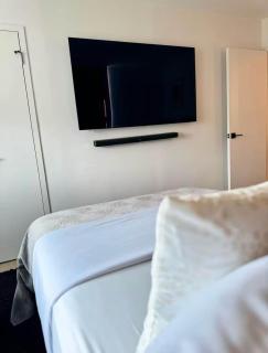 NEW Modern 2BR w Fireplace & Fitness Lounge, Live Comfortably in East Harlem - Nova Iorque - 1