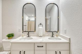 Waterfront Family Vacation , Near Ocean and Mineral Springs, 7 sleeps - Rotonda West - 9