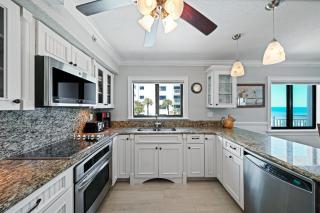 Oceanfront corner views with wrap around balcony and complex pool - New Smyrna Beach - 6