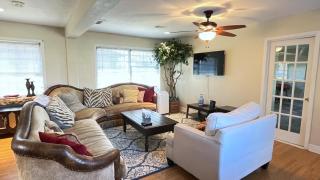 Quiet, Spacious, Historical District Home Near HOU Hobby Airport - 9