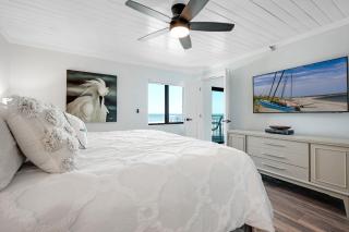 Large balcony with direct oceanfront views and access to complex pool - New Smyrna Beach - 7