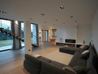 Top Hill Cottage - - 9