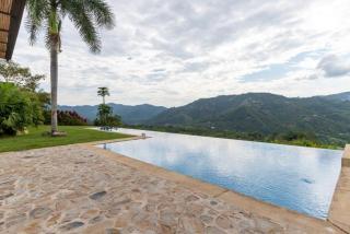Majestic 4BR Villa with Pool at Mesa de Yeguas - Anapoima - 2