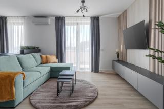 Chic Grey Escape - Central, Free Parking, Self Check-In - Oradea - 6