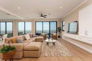 NEW Luxury Waterfront Home, With Pool, Sleeps 20 - 3