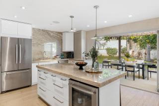 Luxury Hollywood Hills Home with Pool Outdoor Dining Iconic Views Skyline Chalet - Los Angeles - 5
