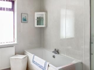 Cosy Cottage By The Sea - 3