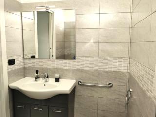 Matthias Home - Milan - modern and cozy flat, close to the metro - 15 min from Central Station, close to San Raffaele - 5