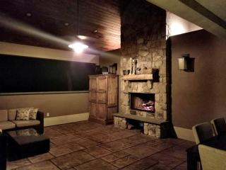 Glamorous Cottage Rental with Outdoor Lounge and Pool on 40 Acres in Pine Bush, New York - Pine Bush - 0