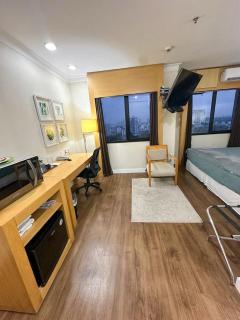 Flat com conforto e requinte em frente Aeroporto - H1001 - São Paulo - 1