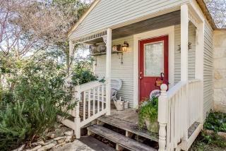 Intimate Bandera Cabin Rental for a Romantic Hill Country Getaway - Medina - 0
