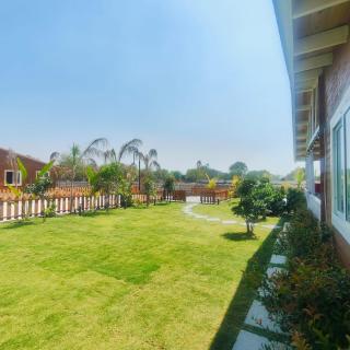 Private pool 3bhk wooden cottage Moinabad Kuku farm stay - Haiderabad - 4