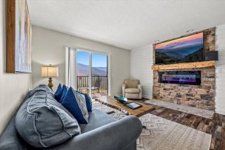 Sleeps 4-Mountain Views-Indoor Pool & Sauna - Gatlinburg - 0