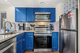 Sleeps 4-Mountain Views-Indoor Pool & Sauna - Gatlinburg - 2