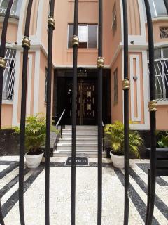 Apto Clássico, 2 quadras da Praia, Copacabana Palace e Metrô - Ar Condicionado - Muito bem Equipado - 3