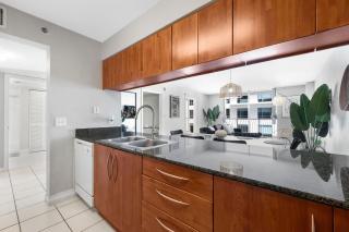 Enjoy of Beautiful City Views From This Condo - Miami - 5
