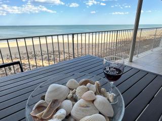 Family Friendly 2BR, Amazing Unobstructed Ocean View,Huge Balcony, Pool - 2