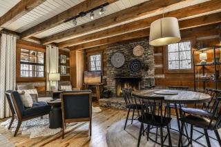 Bluebird Day - Romantic Creekside Cabin in Big Canoe- Modern Amenities, Fire Pit, Creek Views, Hiking Trails - Big Canoe, GA - Jasper - 3