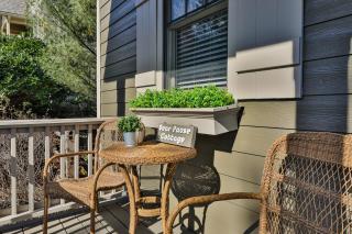 Bear Pause Cottage - Big Canoe Cottage Rental - Fireplace, Screened Porch, Ping Pong, Stylish Decor, Hiking Trails - Big Canoe, - Marblehill - 0